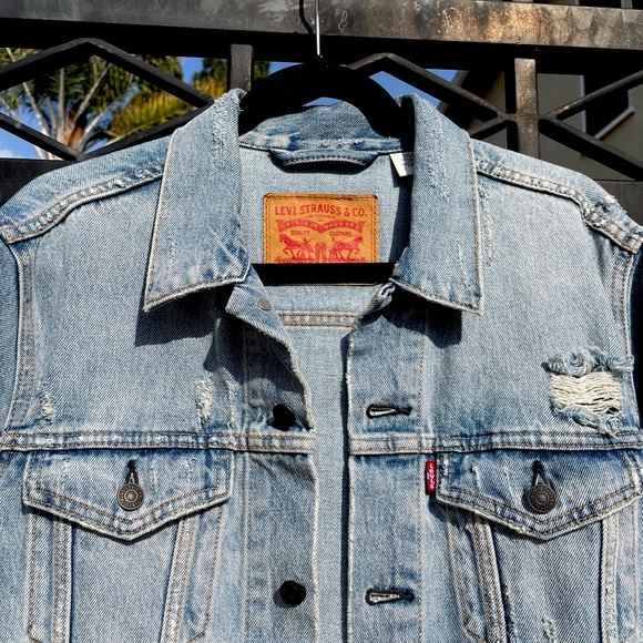 Levi’s Custom Y2K Aaliyah Distressed Denim Jacket in Light Blue Medium - Picture 5 of 7